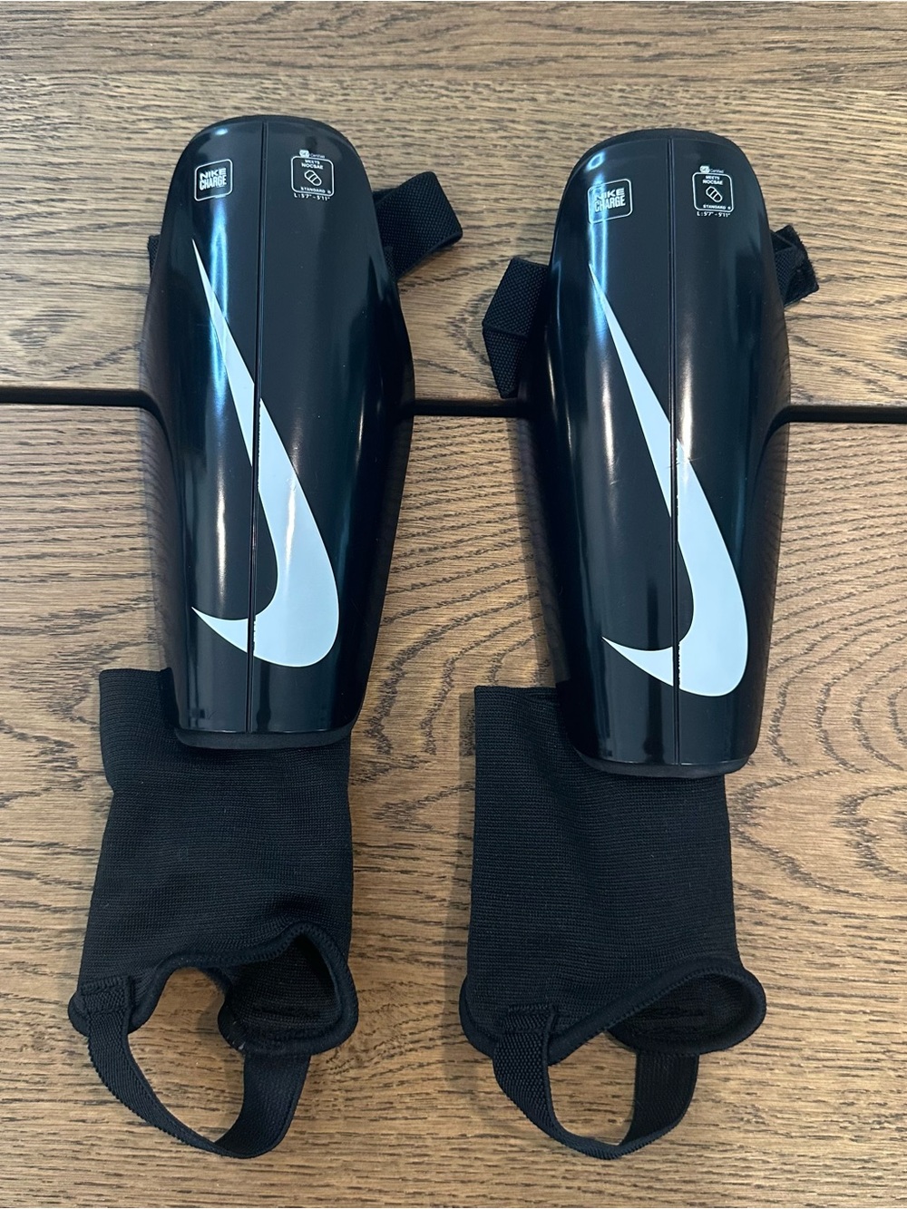 Nike Youth Charge Shin Guard Black & White Pre-Owned